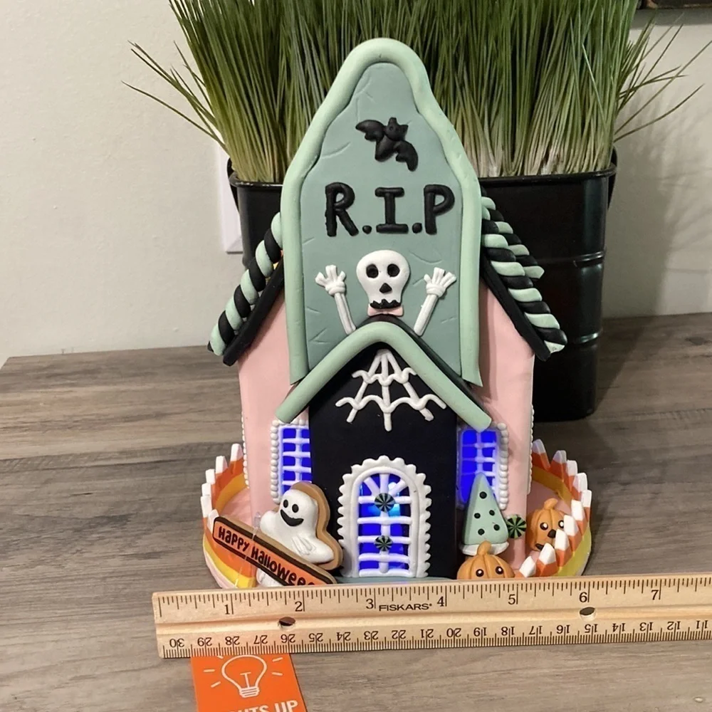 NEW! LIGHT UP COLOR CHANGING RIP GINGERBREAD HALLOWEEN HAUNTED HOUSE